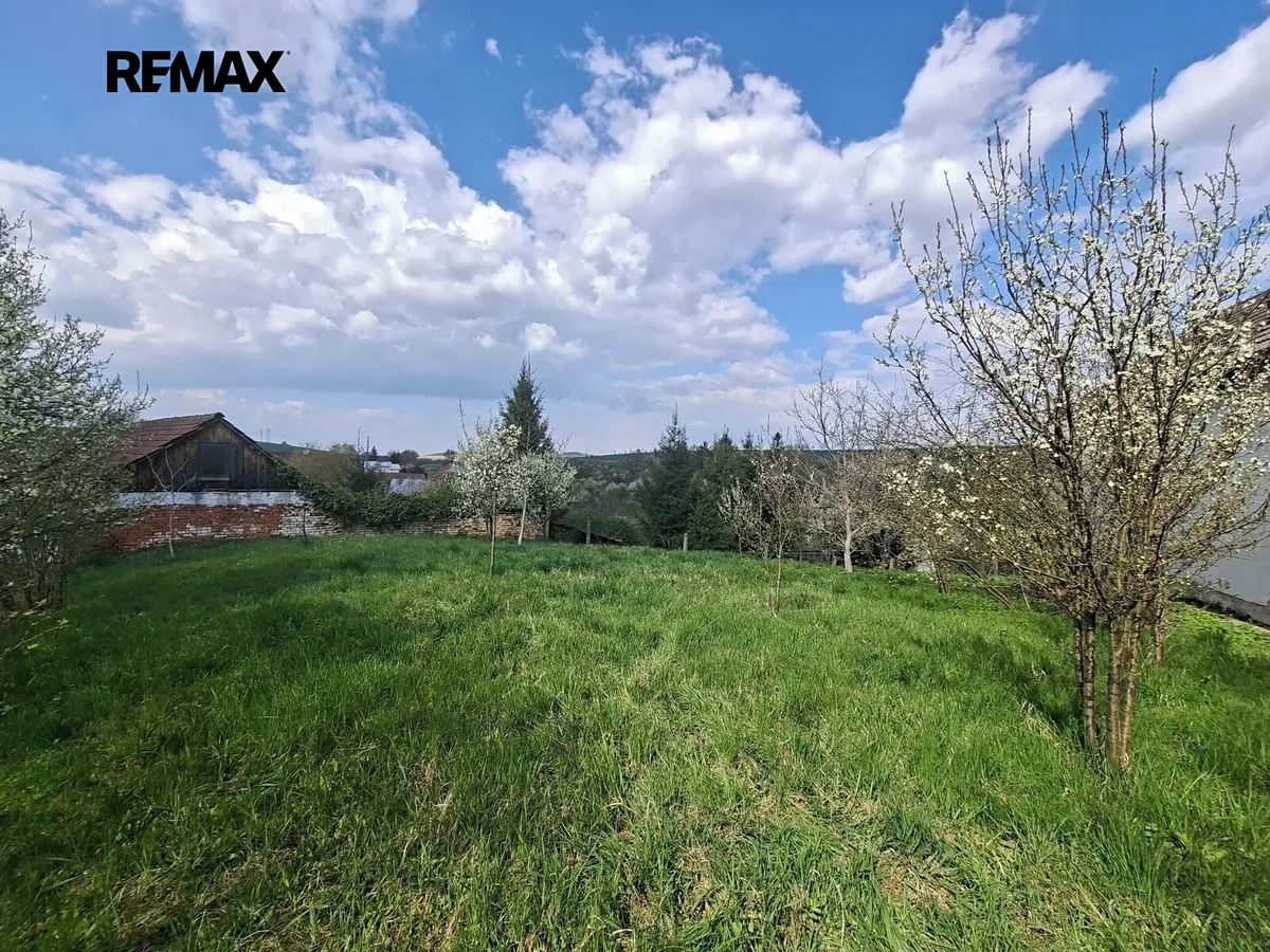 Prodej stavebního pozemku 842 m²